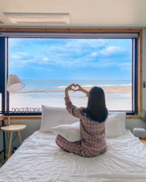 Jeju dogri 3083 dolphin view ocean view